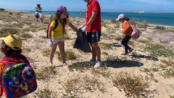 Por unas Playas Más Limpias: Scouts al Rescate de la Costa, Chiclana